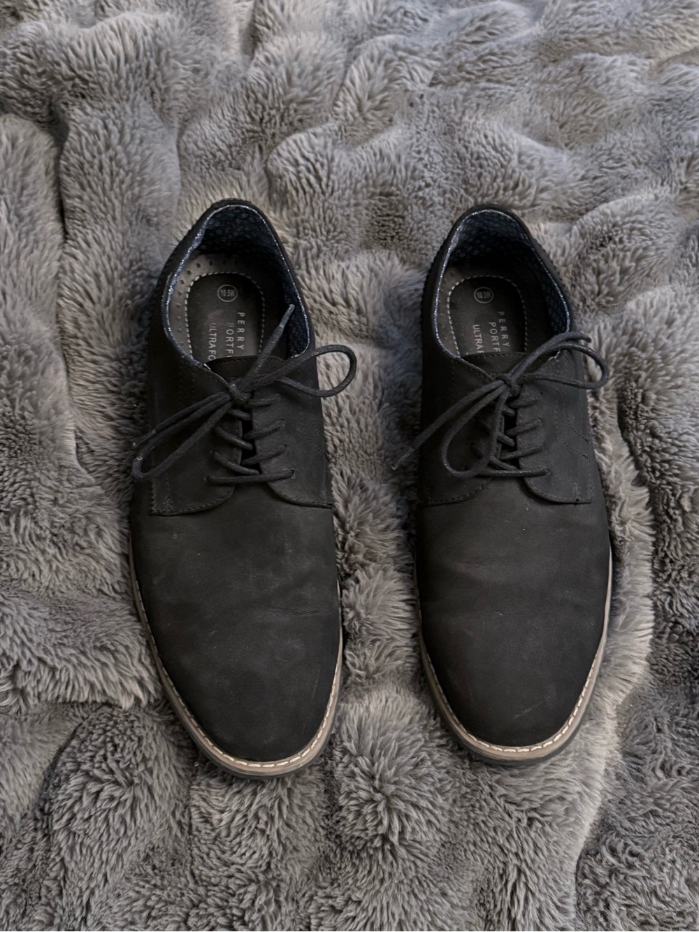 Perry Ellis suede laceup shoes